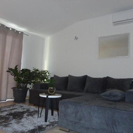 דירות Kaštel Štafilić Apartman Bozic מראה חיצוני תמונה